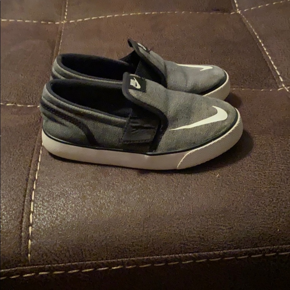 Shoes - Picture 4 of 5